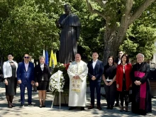 В Раковски откриха статуя на папа Франциск
