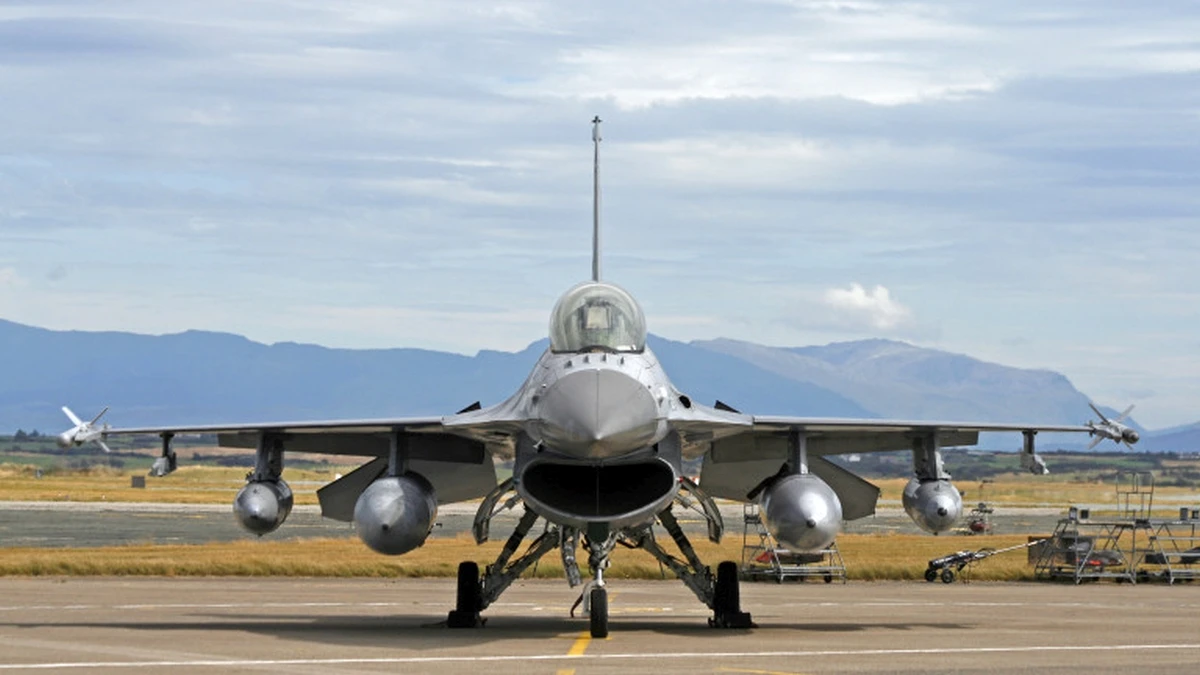 Тревога в небето до България: Вдигнаха изтребители F-16 