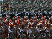Иран заплаши САЩ с "война извън региона"