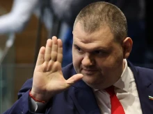 От "Демократична България" пуснаха сигнал до ГДБОП за пътуванията на Пеевски