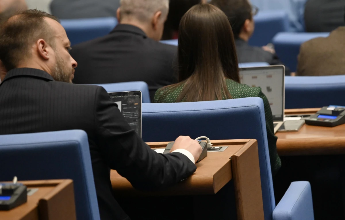 Напрежение заради правилника: Временните комисии ще се създават с подписите на 48 депутати