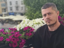 Снимка с петунии, вино и морски дарове: Известен пловдивски музикант отправи неочаквано предложение