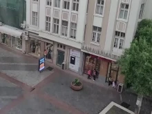 Силен порой опразни Главната улица на Пловдив за минути