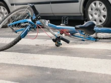 Товарен автомобил блъсна 8-годишен велосипедист в село до София