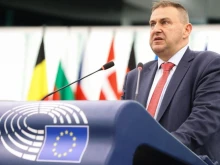 Емил Радев: Все по-често жертвите не викат за помощ на улицата. Те мълчат зад екраните