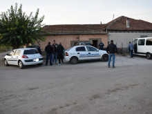 Нелегална търговия с коли спряха полицаи от Павликени
