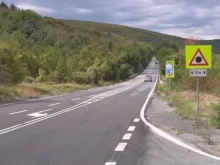 Двама се сблъскаха на отбивка от главен път Е-79, единият попадна в болница