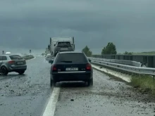 Нова тапа на "Tракия": Две коли се удариха преди Бургас