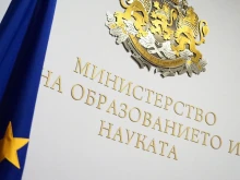 МОН: Зрелостниците показаха знания за държавния бюджет и правата на човека на матурата днес