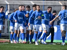 Спартак Варна води на Локо София и е много близо до спасението