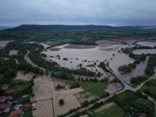 Бедствено положение: Евакуация в Севлиево, водата по улиците достигна 1,20 метра