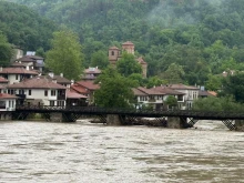 Извадили са момчето от реката край великотърновското село Шемшево, медици го преглеждат