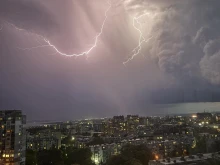 Meteo Balkans: Валежите продължават, утре следобед и градушки