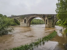 Янтра преля, вода заля ниска зона до моста на Колю Фичето