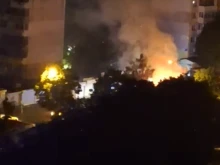 Товарен бус изгоря при пожар във Варна тази сутрин