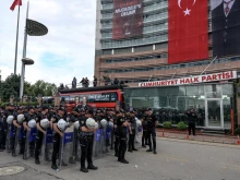 Полицията нахлу в централата на опозиционната партия в Турция