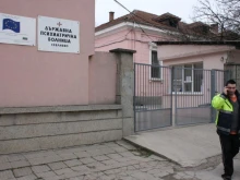 Разруха след ремонт за 1,4 млн. лв. по ПВУ: Мухъл, влага и падаща мазилка в държавна психиатрия