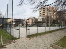 Две фирми се конкурират да извършат ремонта на спортна площадка в...