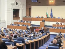 Пенсиите и затягането на държавния контрол над петрола влизат за обсъждане в парламента