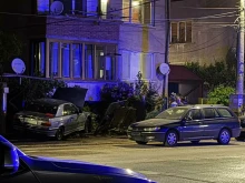 Кола се заби в гаражни врати в Кюстендил