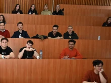 Държавата ще плаща образованието на повече медицински сестри, акушерки, архитекти и икономисти