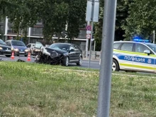 Официално от МВР Пловдив след сблъсъка с линейка на червен сигнал: Трима души са в болница