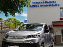 Община Баните се сдоби с електроавтомобил в подкрепа на социалните услуги