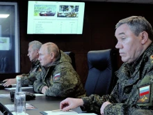 Армията на Русия губи позиции на фронта, но Путин може и да няма ...