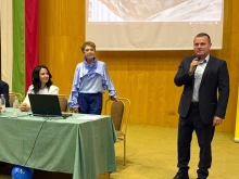 Пенчо Милков: Нашите деца не се нуждаят от поучения, а от разбиране. Рисковото поведение често е просто мощен вик за помощ