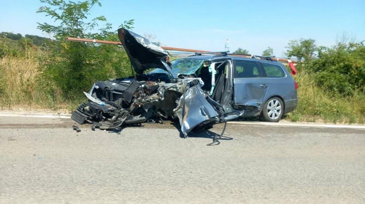 Двама души пострадаха при тежка катастрофа в Плевенско