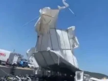 Торнадо отнесе палатки и предмети край Солун