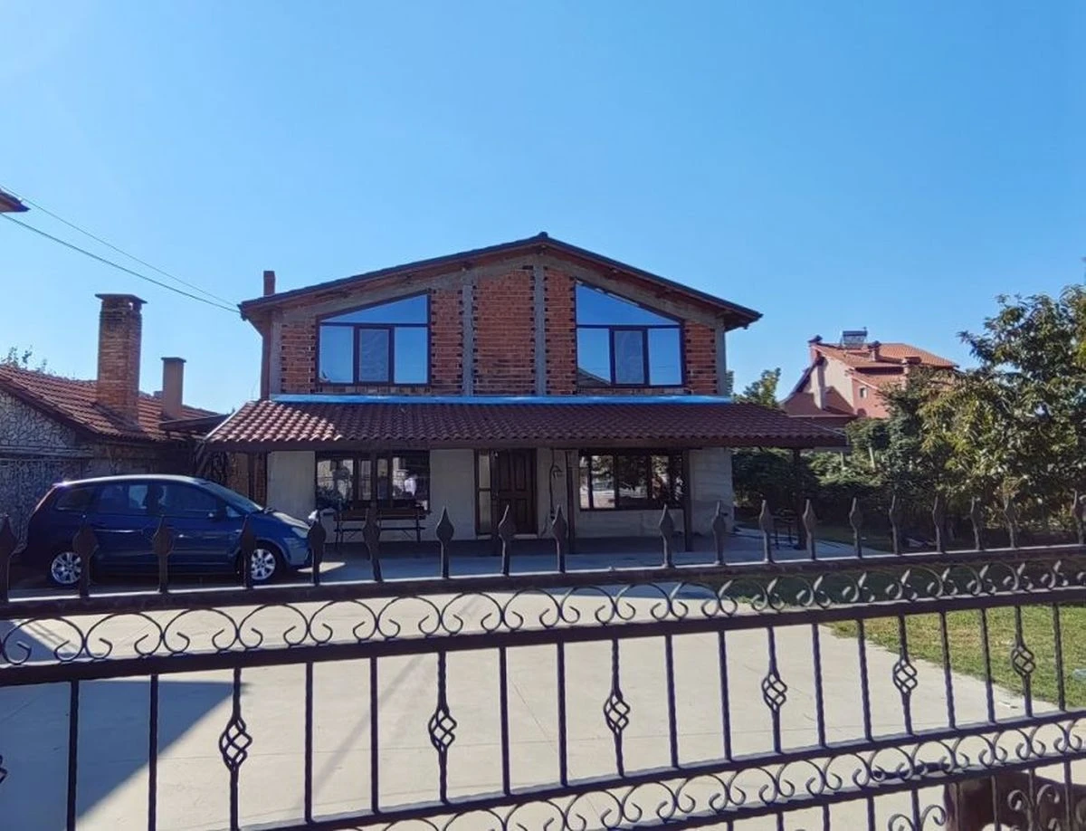 Къща с таен втори етаж отива отново на търг. Цената на спорния имот падна