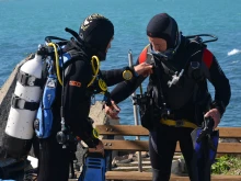 Метални и пластмасови отпадъци, гуми и стъклени отломки извадиха водолази край остров Света Анастасия 