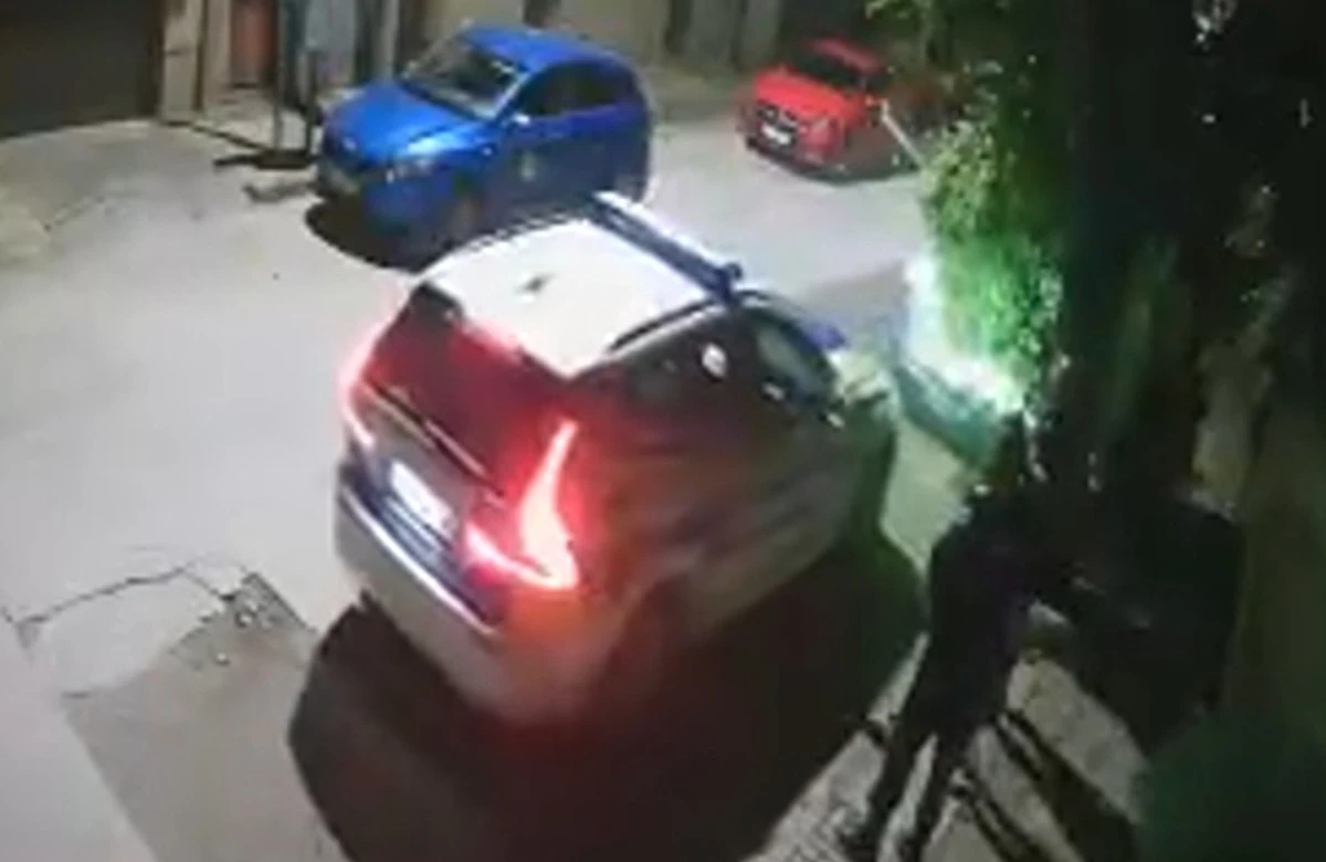 Огромен клон се стовари на сантиметри от патрулка в Пловдив, по чудо няма жертви