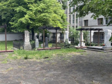 Започна обновяването на гробовете на старозагорските митрополити в двора на храм "Св. Димитър" в Стара Загора