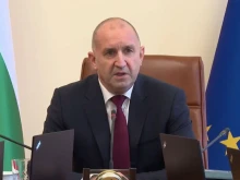 Румен Радев: Научихме, че ще купуваме F-16, ще режем майчинството и ще намаляваме пенсиите - това не е вярно