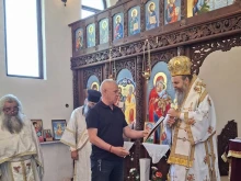Неврокопският митрополит Серафим освети храм "Света Троица" на празника Свети Дух в село Железница