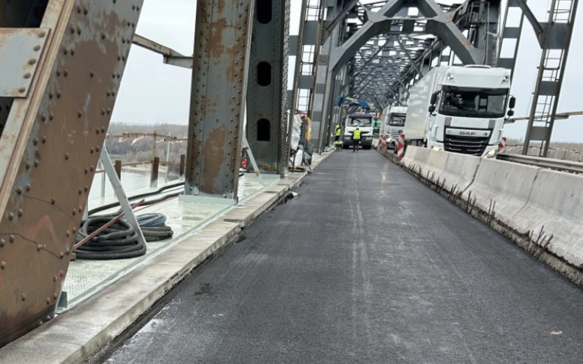 Спряха движението по Дунав мост при Русе Преминаването на леките