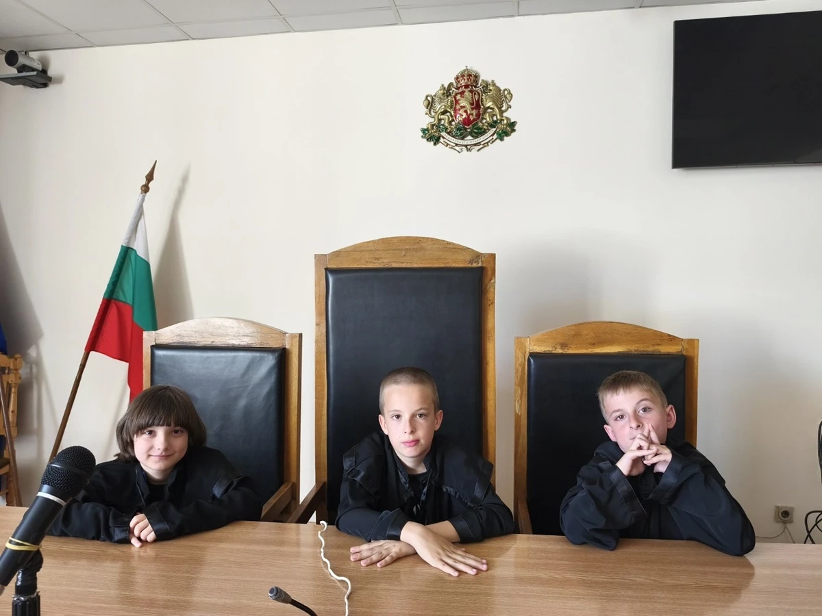 Ученици от третите класове на Основно училище Проф Марин Дринов