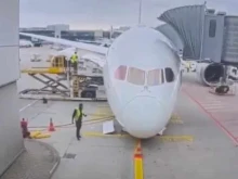 Boeing на Lufthansa се заби на носа си на летище във Франкфурт, има ранени