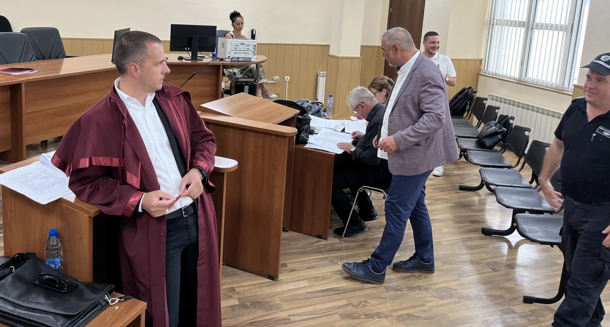 Акция в клиника в Пловдив, намерени са пликове с пари!