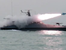 Иран стреля с предупредителни ракети и дронове по американски военни кораби в Оманския залив