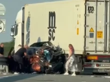 Катастрофата на АМ "Тракия" е ужасна! Автомобил се е размазал в тир!