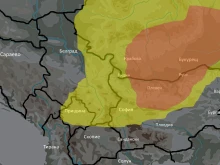 Гръмотевици, дъжд и вятър приближават България след 20 часа
