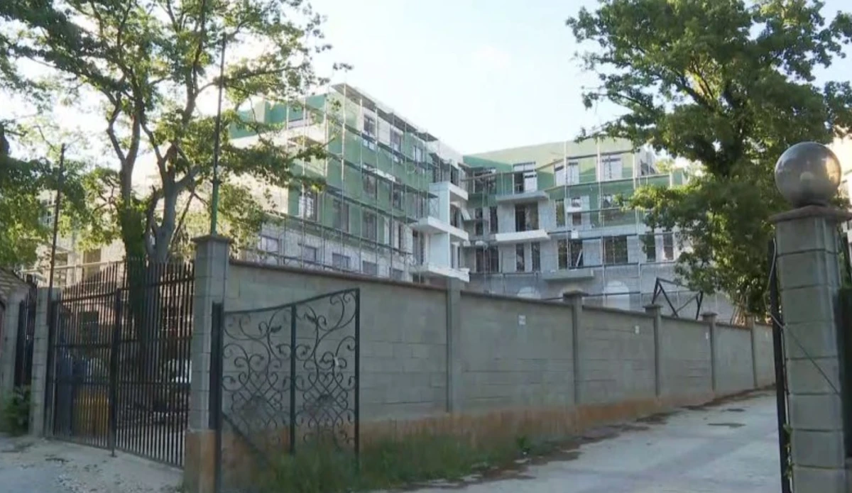 Явно оградата на незаконното селище край Варна ще бъде премахната
