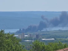 Пожар пламна в депо за гуми във Варна