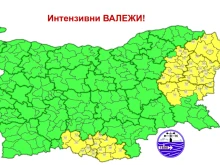 Обявиха жълт код за порои и градушки в 6 области в неделя