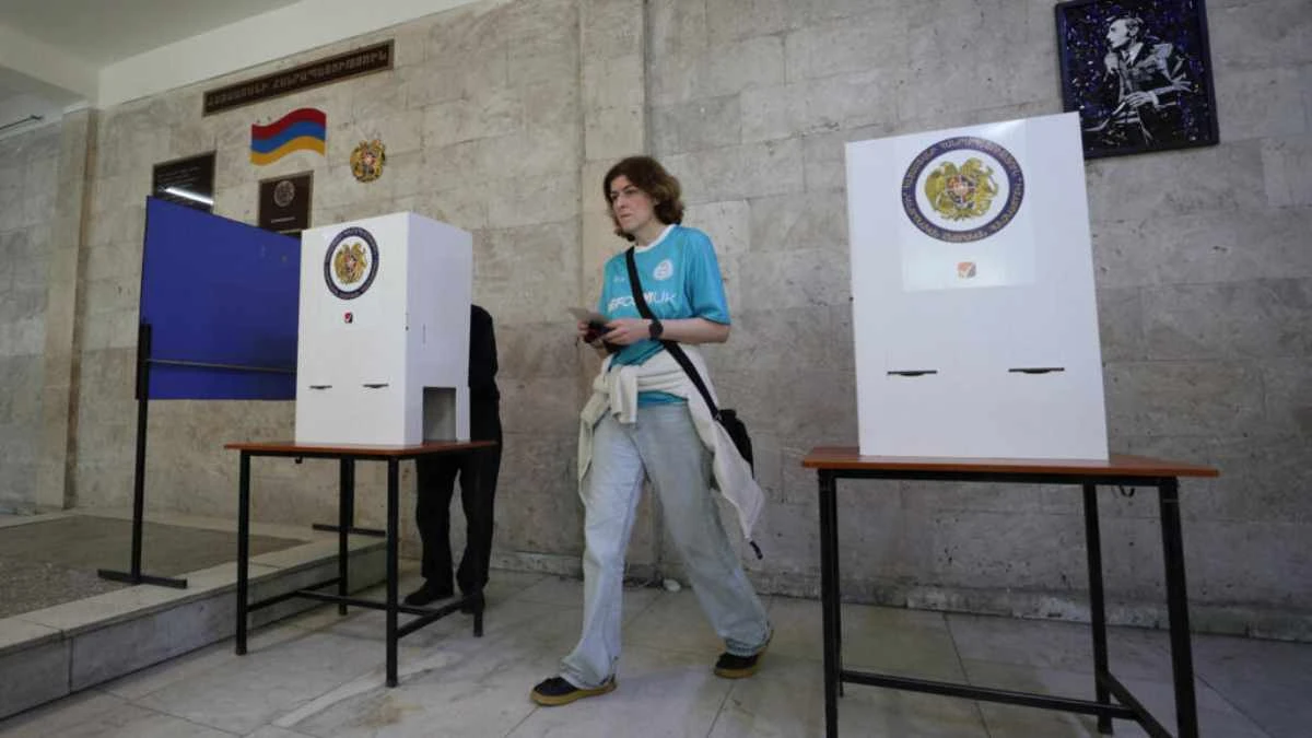 В Армения започна решаващото гласуване за парламентарни избори Избирателните секции