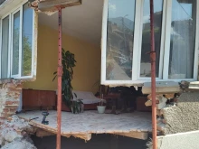 Ученик загина на място, вряза се с джип в къща