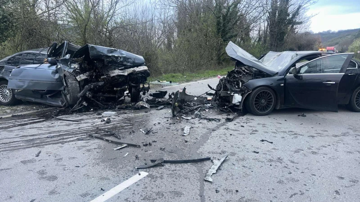 Тежка катастрофа между три автомобила блокира пътя София Варна край